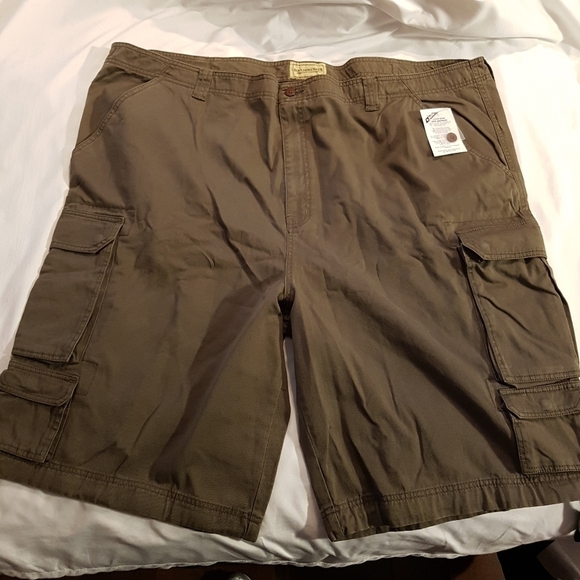 Boulder Creek green men's cargo shorts 52 x 12, new - Picture 1 of 6